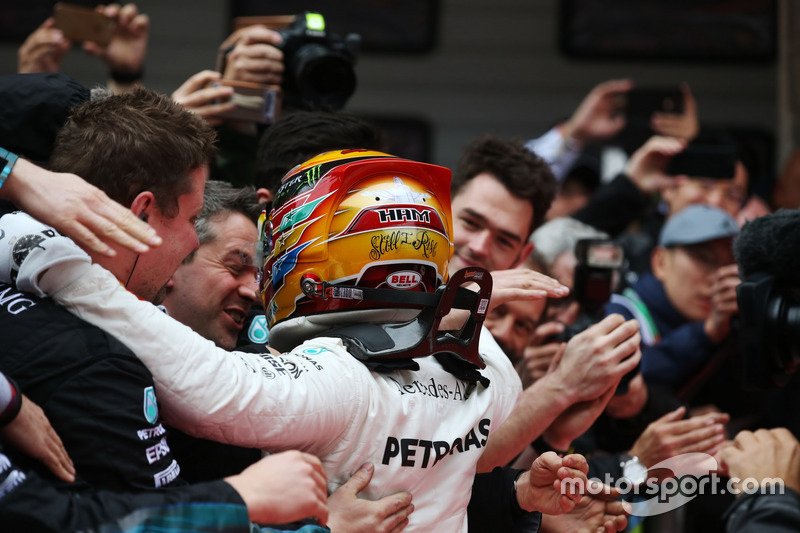 Race winner Lewis Hamilton, Mercedes AMG, celebrates in Parc Ferme with the team