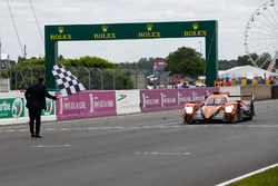 #26 G-Drive Racing Oreca 07 Gibson: Roman Rusinov, Andrea Pizzitola, Jean-Eric Vergne, krijgt de vlag en wint de LMP2