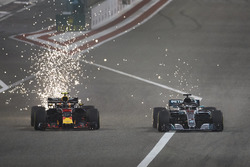 Max Verstappen, Red Bull Racing RB14 Tag Heuer, Lewis Hamilton, Mercedes AMG F1 W09