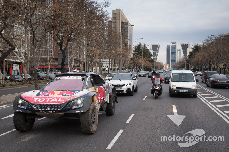 Карлос Сайнс, Лукас Крус, Peugeot Sport на улицах Мадрида