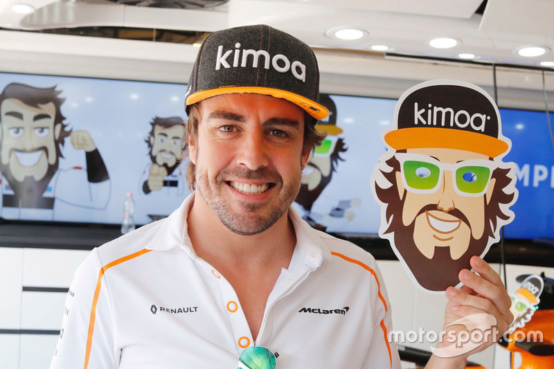 Celebración del 37º cumpleaños de Fernando Alonso, McLaren