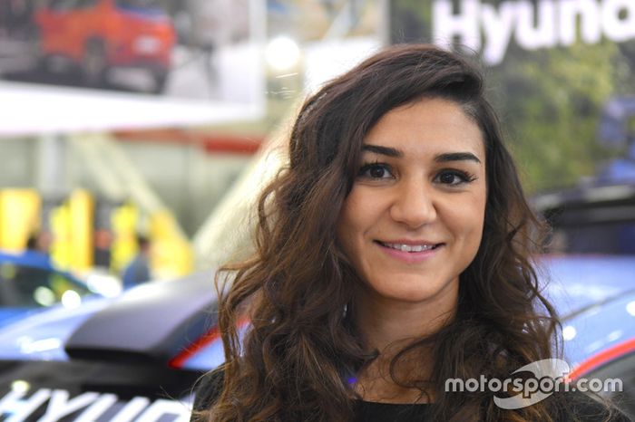 Las chicas en el Salón del Automóvil de Bolonia 2017