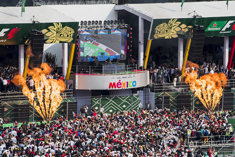 Podium: ganador, Max Verstappen, Red Bull Racing, segundo, Valtteri Bottas, Mercedes AMG F1, tercero, Kimi Raikkonen, Ferrari