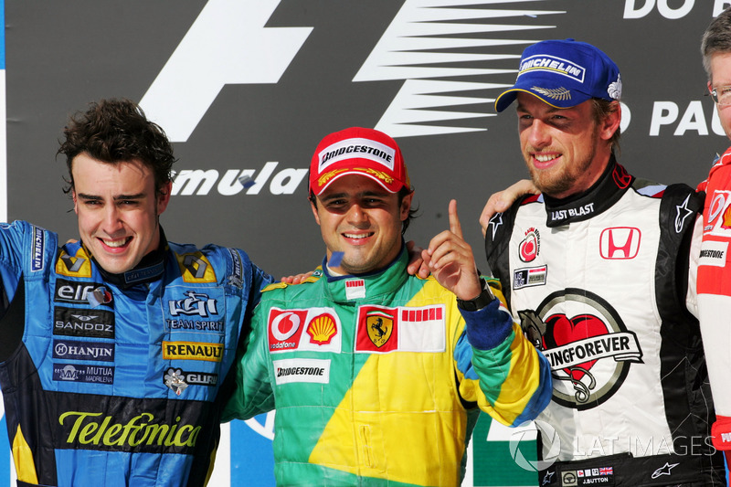 Podium: tweede Fernando Alonso, Renault F1 Team, winnaar Felipe Massa, Ferrari, derde Jenson Button,