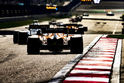 Carlos Sainz Jr., Renault Sport F1 Team R.S. 18, Stoffel Vandoorne, McLaren MCL33 Renault