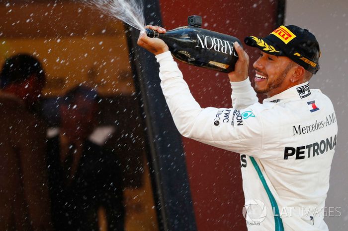 Podio: ganador de la carrera Lewis Hamilton, Mercedes AMG F1