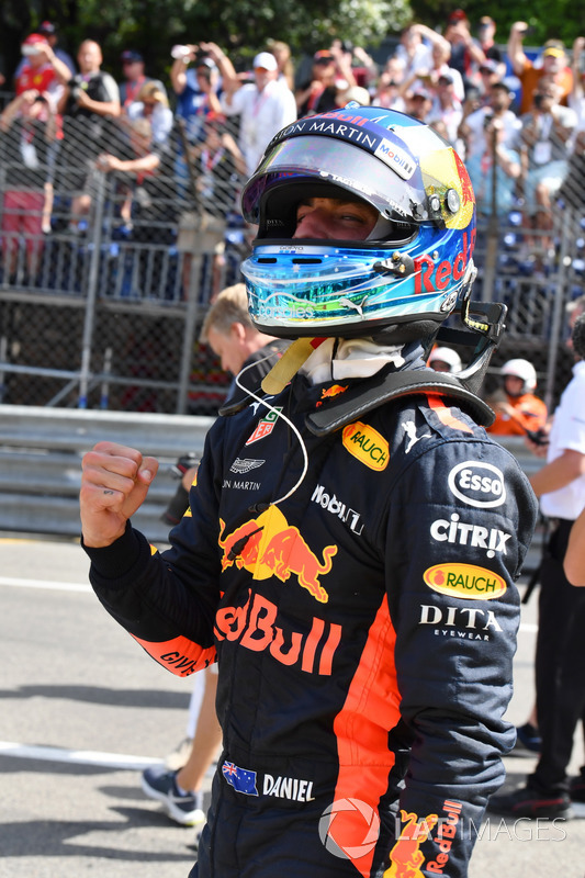 Pole sitter Daniel Ricciardo, Red Bull Racing celebrates in parc ferme