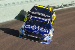 Danica Patrick, Stewart-Haas Racing Ford, Paul Menard, Richard Childress Racing Chevrolet