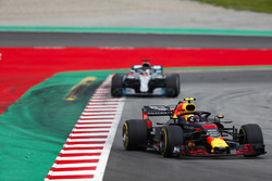 Max Verstappen, Red Bull Racing RB14, Lewis Hamilton, Mercedes AMG F1 W09
