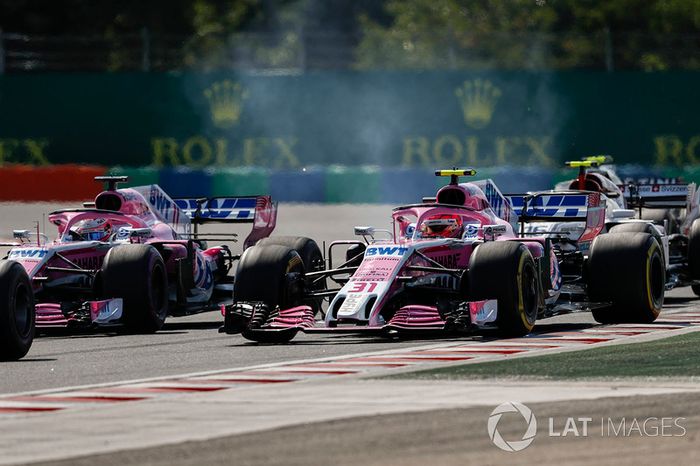 Sergio Perez lucha con Ocon delante de Leclerc