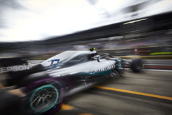Valtteri Bottas, Mercedes AMG F1 W09, deja el garaje