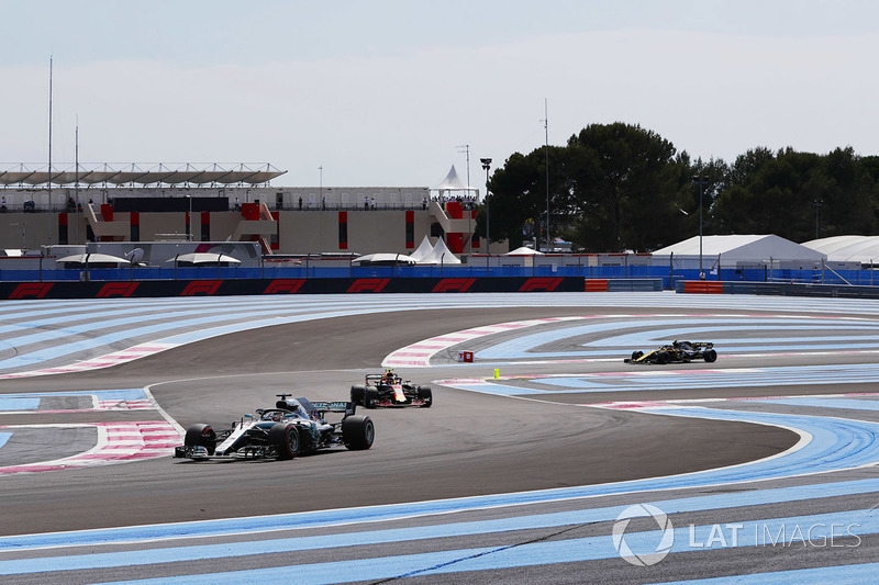 Lewis Hamilton, Mercedes AMG F1 W09, Max Verstappen, Red Bull Racing RB14, Carlos Sainz Jr., Renault Sport F1 Team R.S. 18