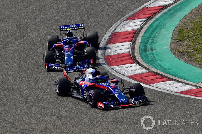Brendon Hartley, Scuderia Toro Rosso STR13 y Pierre Gasly, Scuderia Toro Rosso STR13