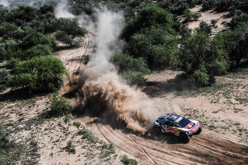 Etapa 13: Sainz roza con los dedos el Dakar y Peterhansel se hunde
