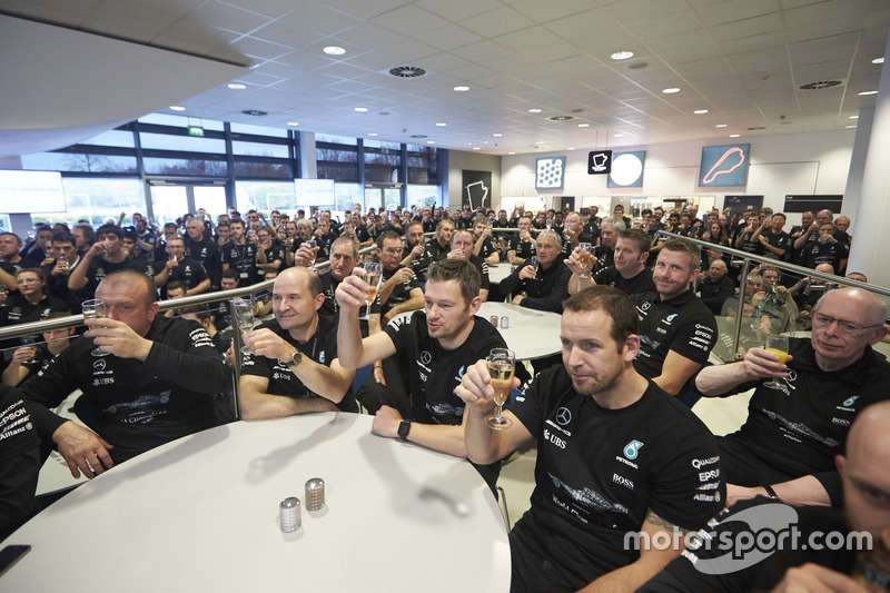 Miembros del equipo Mercedes AMG F1