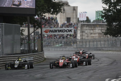 Lando Norris, Carlin Dallara F317 - Volkswagen, Maximilian Günther, Prema Powerteam Dallara F317 - M