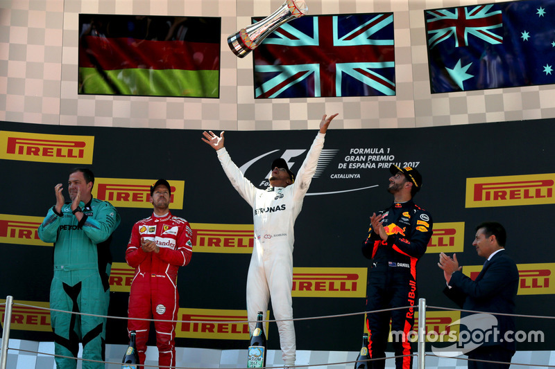 Podium : le vainqueur Lewis Hamilton, Mercedes AMG F1, le deuxième, Sebastian Vettel, Ferrari, le troisième, Daniel Ricciardo, Red Bull Racing