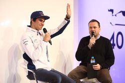 Lance Stroll es entrevistado por Henry Hope-Frost