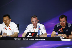 Yusuke Hasegawa, jefe de Honda Motorsport, Paddy Lowe, Williams accionista y Director técnico y Jody