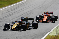 Ніко Хюлькенберг, Renault Sport F1 Team Team RS17, Стоффель Вандорн, McLaren MCL32