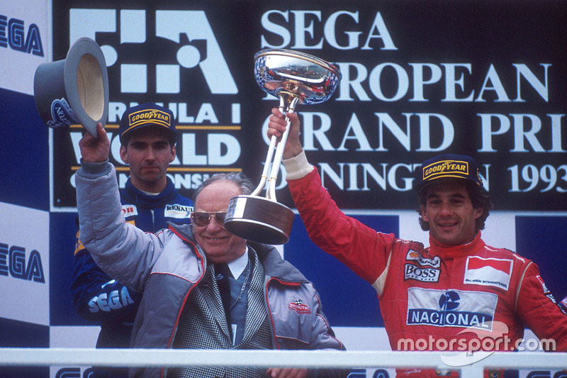 Podium: winner Ayrton Senna, McLaren MP4/8 Ford, second place Damon Hill, Williams FW15C Renault