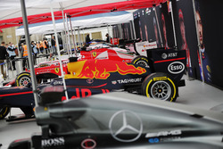 Les F1 avant la démonstration à Trafalgar Square : Mercedes, Red Bull Racing, Ferrari, Force India, Williams, McLaren, Scuderia Toro Rosso and Haas F1 Team