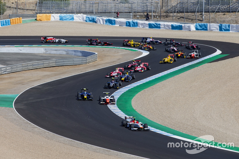 Alex Palou, Campos Racing, delante de Jordan King, MP Motorsport