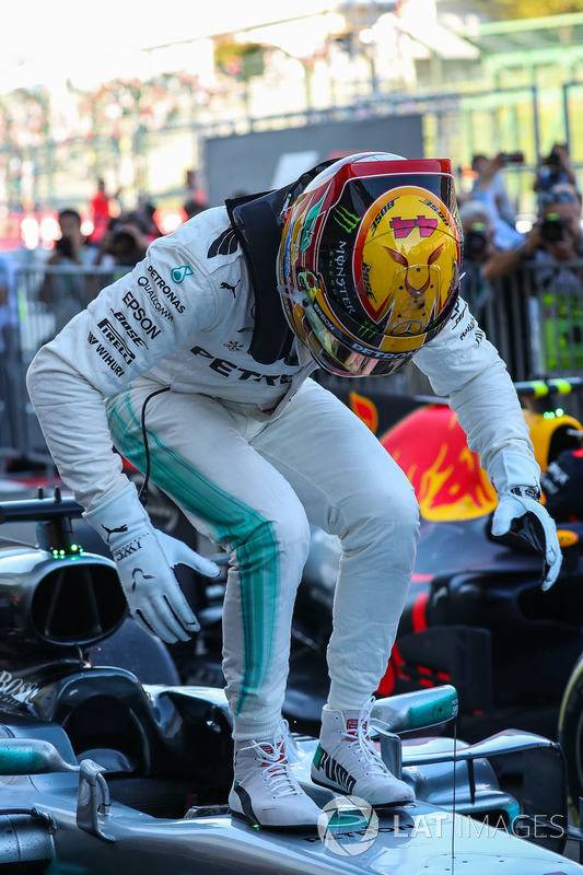Race winner Lewis Hamilton, Mercedes-Benz F1 W08 celebrates in parc ferme