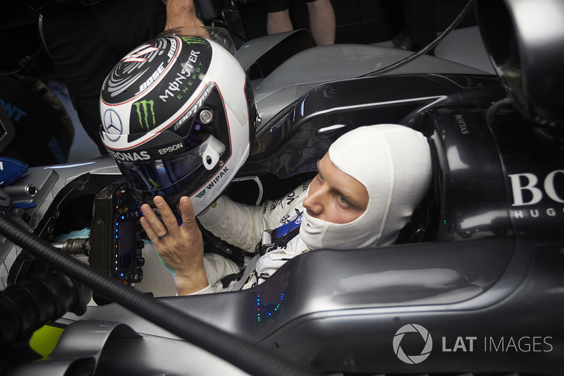 Valtteri Bottas, Mercedes AMG F1, puts his helmet on