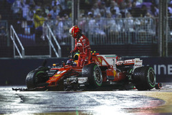 Kimi Raikkonen, Ferrari SF70H, Max Verstappen, Red Bull Racing RB13