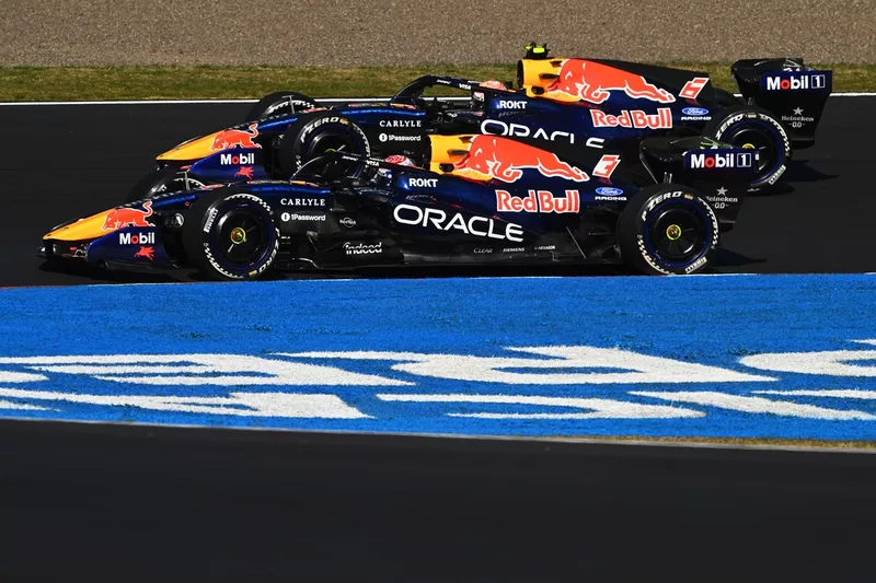Max Verstappen, Red Bull Racing; Isack Hadjar, Red Bull Racing