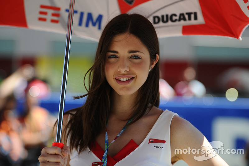 Lovely grid girl