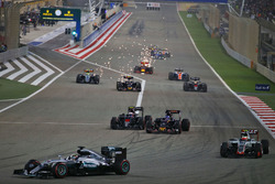 Lewis Hamilton, Mercedes AMG F1 Team W07; Esteban Gutierrez, Haas F1 Team VF-16; Max Verstappen, Scu