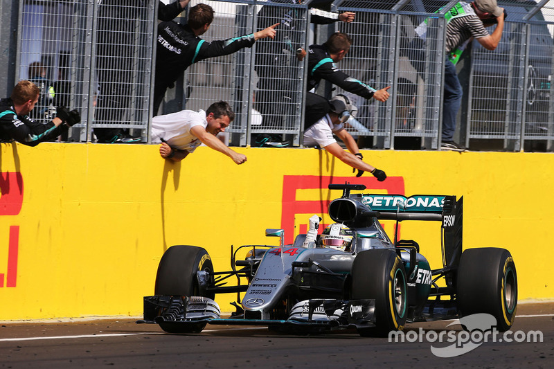 Winnaar Lewis Hamilton, Mercedes AMG F1 Team