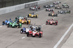 Start: Carlos Munoz, Andretti Autosport, Honda führt das Feld an