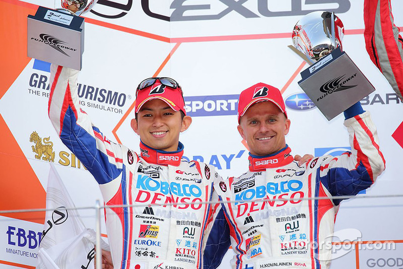 Podium GT500: Heikki Kovalainen en Kohei Hirate, Team Sard