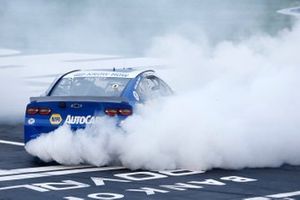 Race winner Chase Elliott, Hendrick Motorsports, Chevrolet Camaro NAPA Auto Parts