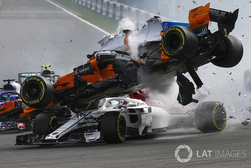 Charles Leclerc, Sauber C37, Fernando Alonso, McLaren MCL33 collide at the start of the race