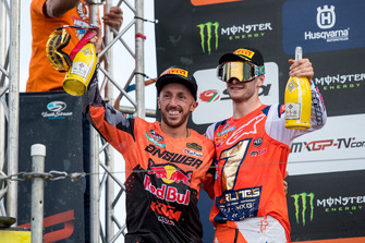 Jeffrey Herlings, Red Bull KTM Factory Racing e Tony Cairoli, Red Bull KTM Factory Racing, festeggiano sul podio