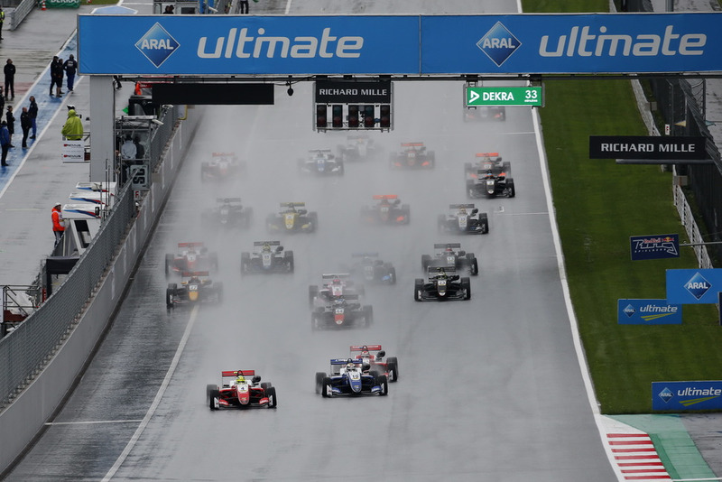 Start van de race, Mick Schumacher, PREMA Theodore Racing Dallara F317 - Mercedes-Benz leidt