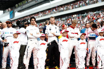 Drivers including Fernando Alonso, McLaren, Lance Stroll, Williams Racing, Nico Hulkenberg, Renault Sport F1 Team, and Marcus Ericsson, Sauber, join the grid kids on the grid