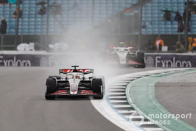 Kevin Magnussen, Haas VF-24, Nico Hulkenberg, Haas VF-24
