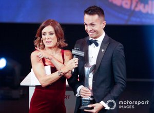 Alexander Albon, Red Bull Racing, gana el premio al Novato del Año