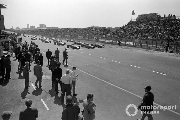 Grand Prix 1966: Este vencedor do Oscar conta a história de uma temporada fictícia, entrelaçando sequências de ação com histórias de amor. Embora o enredo em si tenha recebido algumas críticas ao longo dos anos, são as corridas que o tornam um dos maiores sucessos do diretor John Frankenheimer. 