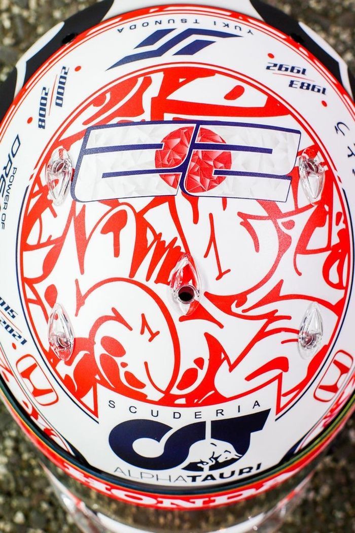 Casco de Yuki Tsunoda, AlphaTauri