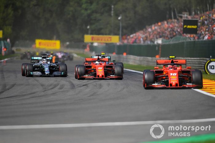 Charles Leclerc, Ferrari SF90, Sebastian Vettel, Ferrari SF90, Lewis Hamilton, Mercedes AMG F1 W10 y Valtteri Bottas, Mercedes AMG W10 
