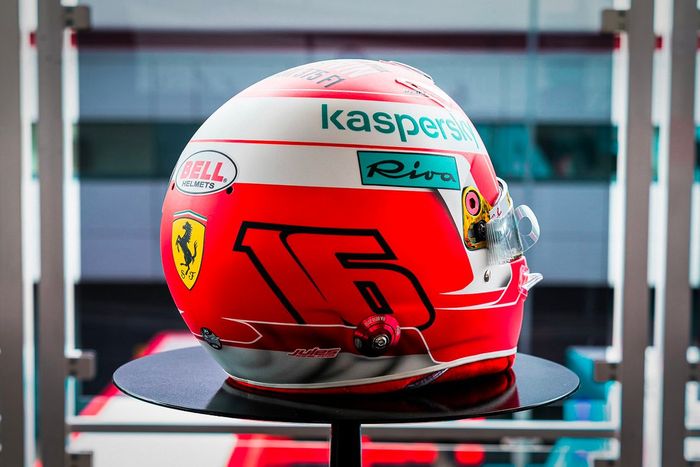 Casco de Charles Leclerc, Ferrari