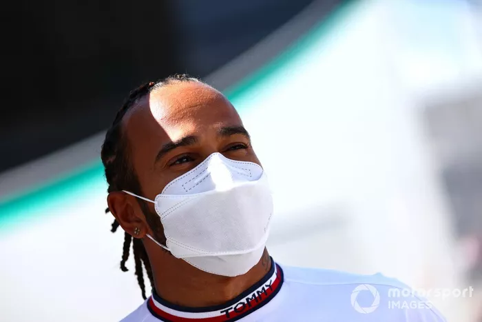 Lewis Hamilton, Mercedes, habla con los medios