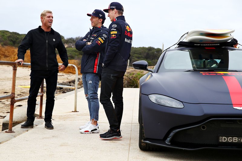 Max Verstappen, Red Bull Racing y Pierre Gasly, Red Bull Racing se preparan para ir a surfear con la leyenda del surf Mick Fanning