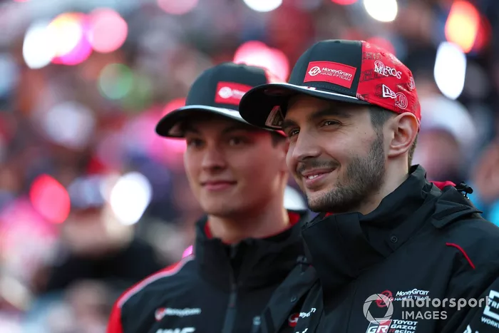 Esteban Ocon, Haas F1 Team, Oliver Bearman, Haas F1 Team